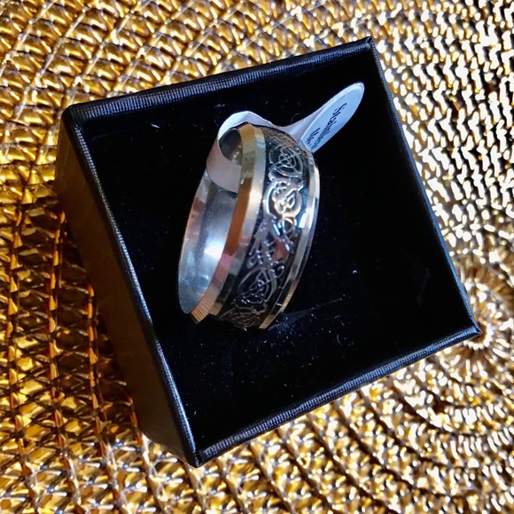 Ring silver titanium round bands Celtic dragon. - Picture 1 of 4